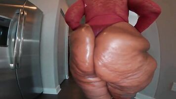 ANONYMOUS MATURE MILF WITH A BIG BOOTY