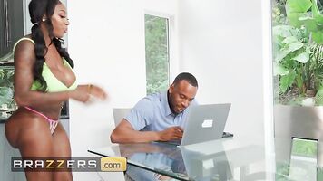 Ebony Mystique Manages To Distract Her Bf, He Follows Her To The Living Room, Pounds Her Good – Brazzers