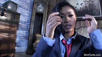 Doctor Who lesbian fetish fun with Skin and Leya
